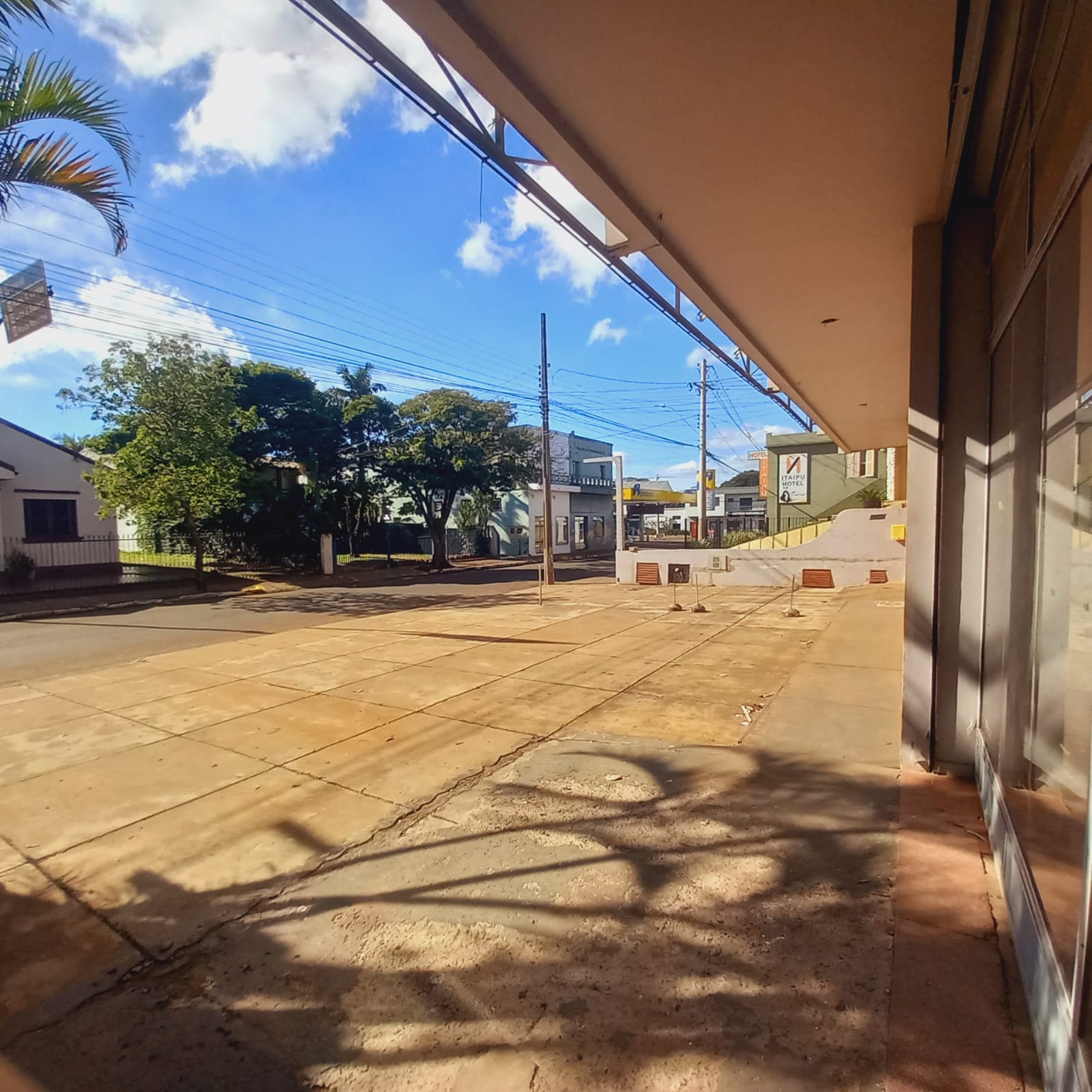 Estacionamento em frente