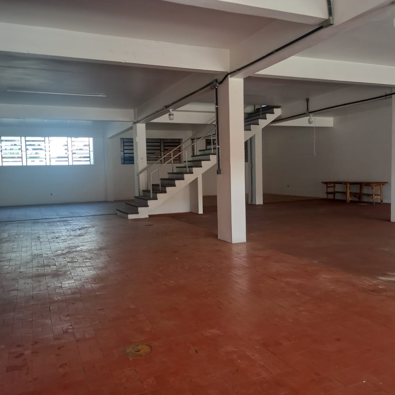 Térreo – área com escada reta